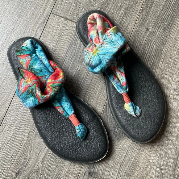 Sanuk Women’s Size 6 Printed Cloth Sandals - Picture 1 of 5